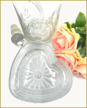 Photo of My Bud Vase heart shaped ashtray.