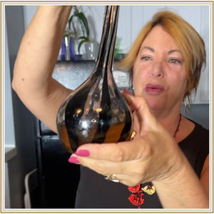 Doreen cleaning vintage murano glass My Bud Vase bong with vinegar and salt